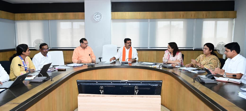 छत्तीसगढ़ में एआई (AI) तकनीक से होगा पीएमजीएसवाई सड़कों का निरीक्षण- उप  मुख्यमंत्री विजय शर्मा का बड़ा फैसला…. - Swatantra Baat
